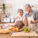 10 Strategi Memastikan Asupan Vitamin yang Cukup di Masa Tua