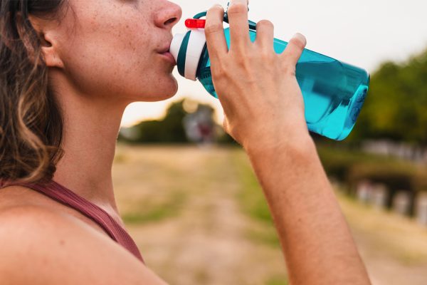 5 Tips Mengatur Asupan Air untuk Kulit Sehat