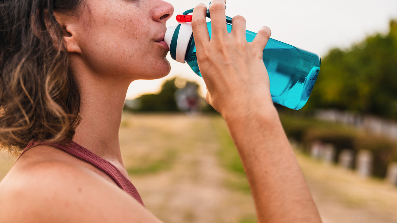 5 Tips Mengatur Asupan Air untuk Kulit Sehat