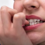 7 Kebiasaan Buruk yang Bisa Merusak Struktur Rahang