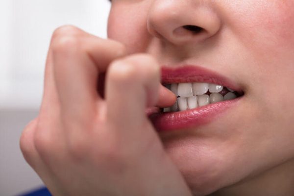 7 Kebiasaan Buruk yang Bisa Merusak Struktur Rahang 7 Kebiasaan Buruk yang Bisa Merusak Struktur Rahang