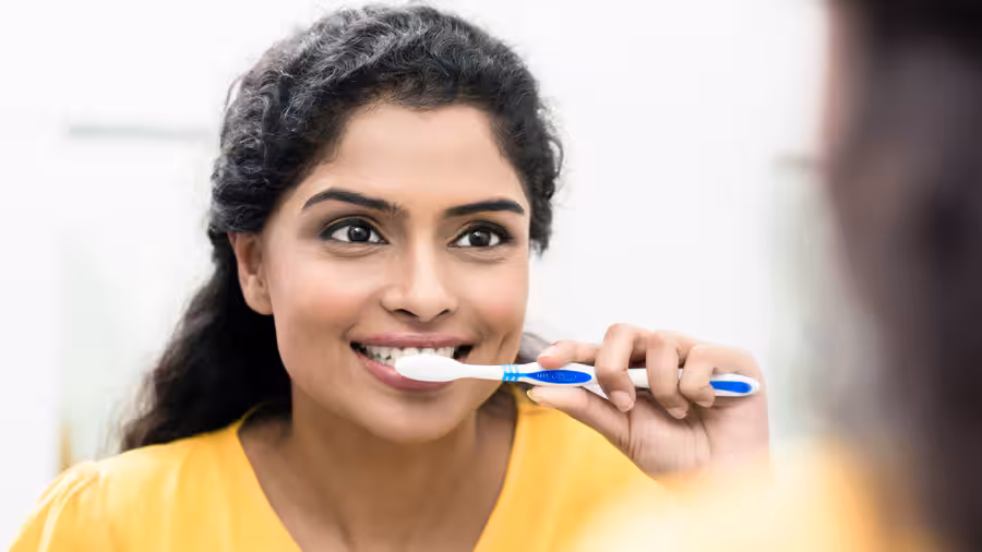 5 Cara Menenangkan Gigi Ngilu Secara Alami