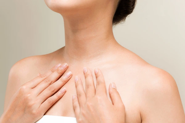 7 Tips Merawat Kulit Dada agar Tetap Sehat dan Kencang
