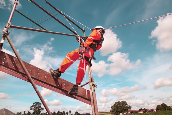 10 Cara Aman Beraktivitas di Lingkungan Berisiko Tinggi