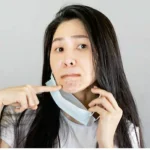 7 Solusi untuk Dagu Menghitam Akibat Gesekan Masker